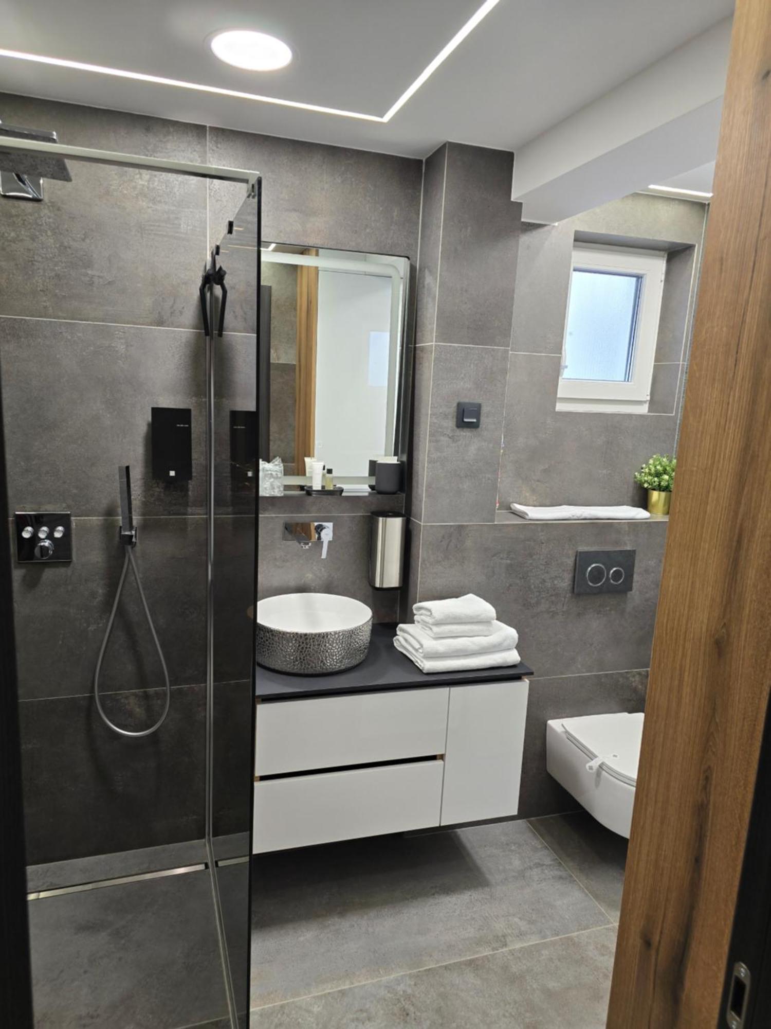 Appartement Osijek Luxury Center - Self Check In, Free Private Parking, Ulica Ivana Gundulica 82 Extérieur photo